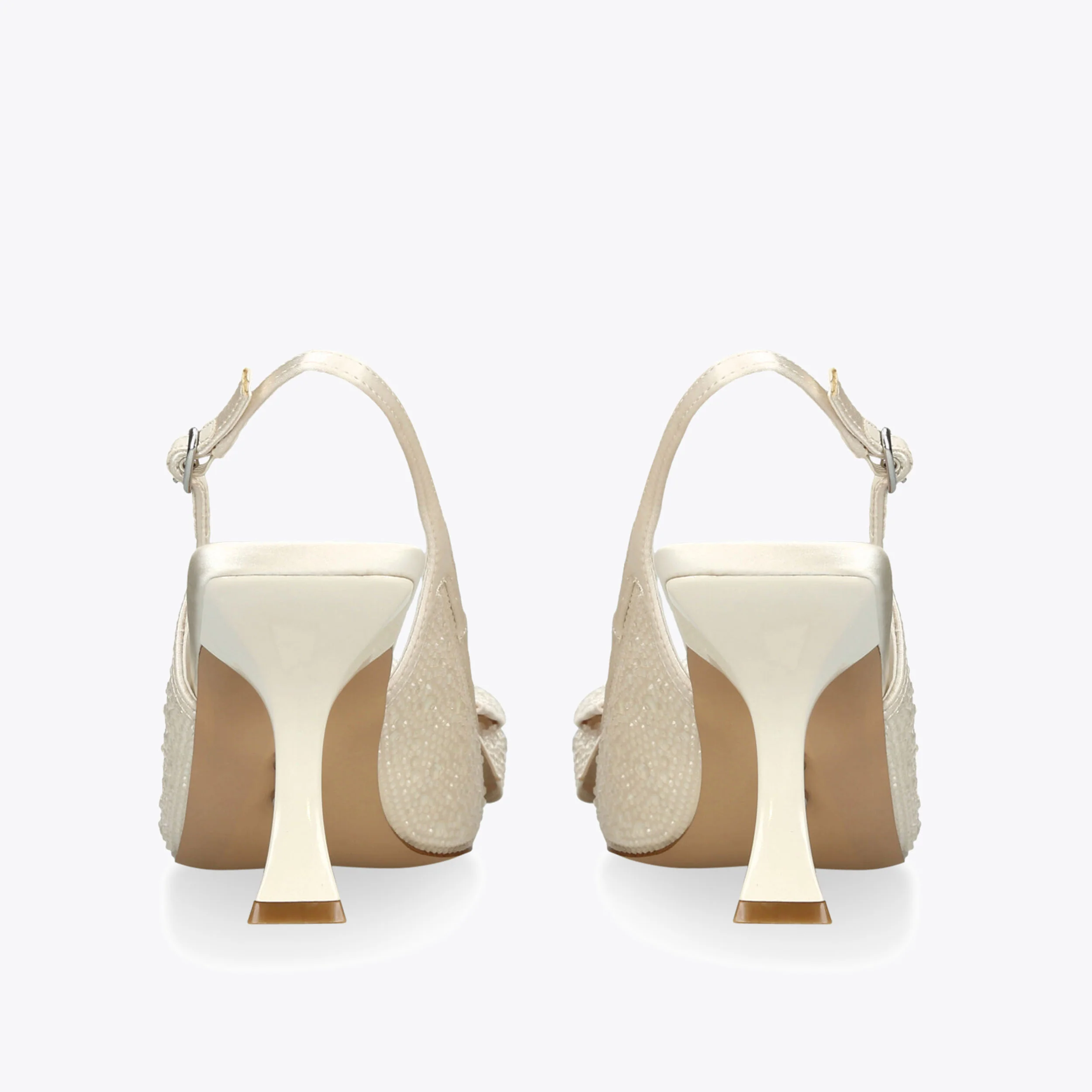 Neasa White - Image 3